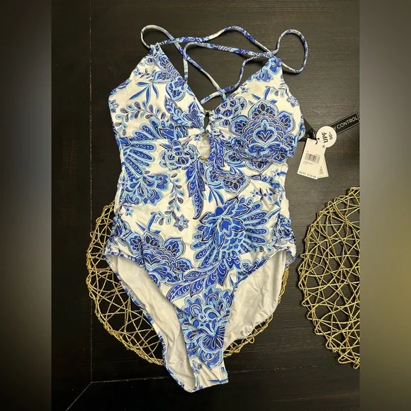 La Blanca Island Goddess Underwire Lace Up One Piece Swimsuit - Picture 5 of 8